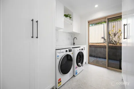 Property photo of 40 Bexley Place Helensvale QLD 4212