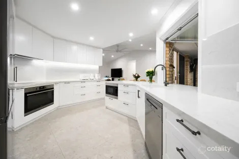 Property photo of 40 Bexley Place Helensvale QLD 4212