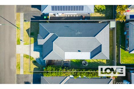 Property photo of 90 Dalmeny Drive Macquarie Hills NSW 2285