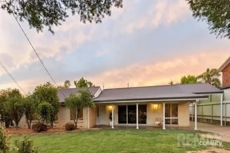 9 Avon Ave, Lake Albert, NSW 2650