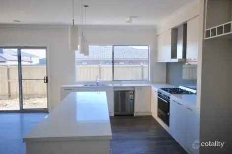 Property photo of 14 Kiwi Crescent Cranbourne South VIC 3977