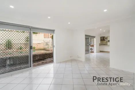 Property photo of 3 Drayton Place Edensor Park NSW 2176