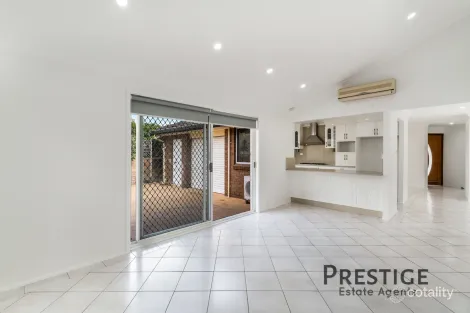 Property photo of 3 Drayton Place Edensor Park NSW 2176