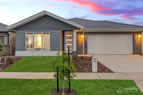 8 Praise St, Clyde North, VIC 3978