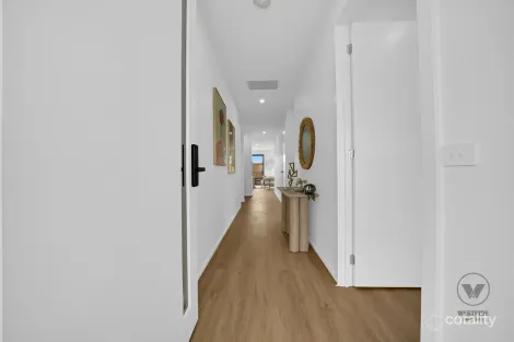 Property photo of 6 Ivan Way Fraser Rise VIC 3336