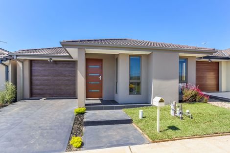 Property photo of 29 Inkerman Crescent Mickleham VIC 3064
