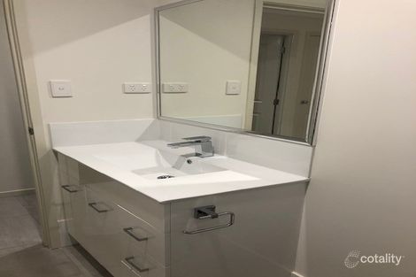 Property photo of 2/3 Mount Mitchell Street Park Ridge QLD 4125