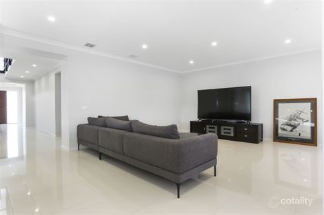 Property photo of 19 Moishe Circuit Springvale VIC 3171