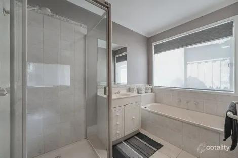 Property photo of 41 Salween Crescent Roxburgh Park VIC 3064