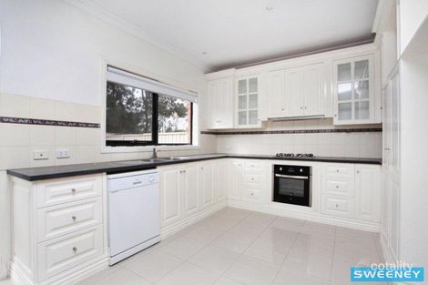 Property photo of 3 Lakeway Close Caroline Springs VIC 3023