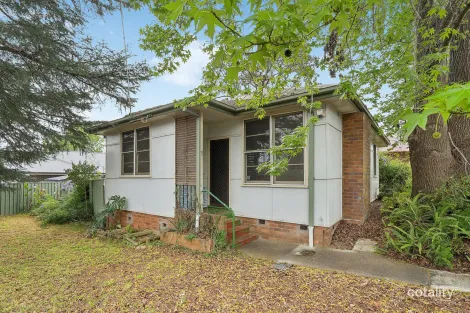 1 BURRAWONG CRES, ELDERSLIE, NSW 2570