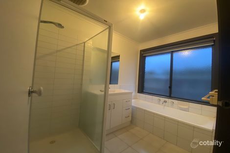 Property photo of 2/75 Silvereye Crescent Werribee VIC 3030