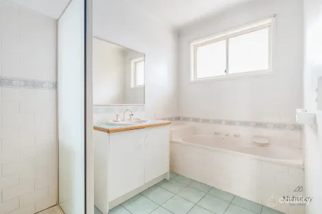 Property photo of 15 Carey Crescent Bacchus Marsh VIC 3340