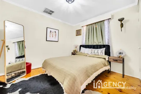 Property photo of 37 Chantell Avenue Endeavour Hills VIC 3802