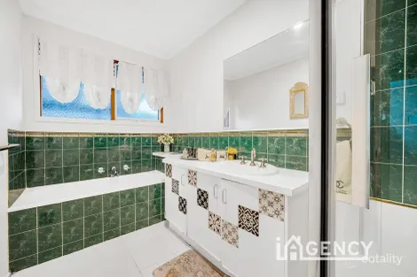 Property photo of 37 Chantell Avenue Endeavour Hills VIC 3802