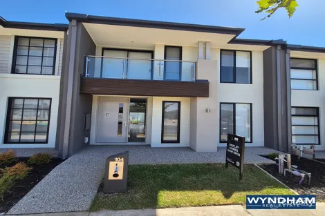 104 Holyoake Pde, Manor Lakes, VIC 3024