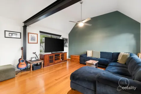 Property photo of 2/45 View Hill Crescent Eltham VIC 3095