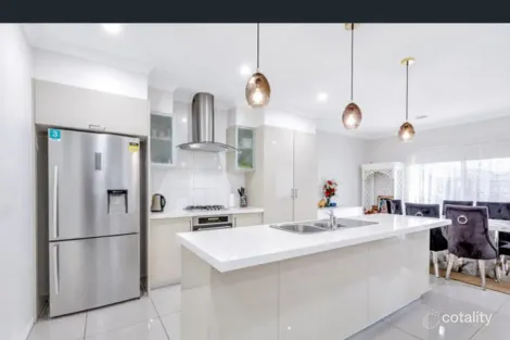 Property photo of 14 Lemon Grove Cranbourne West VIC 3977