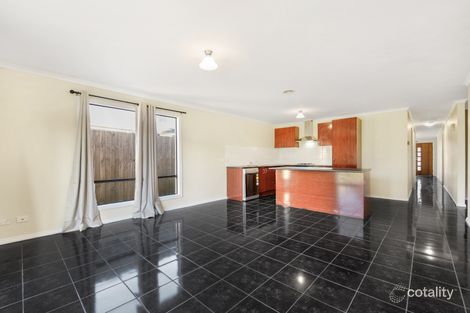 Property photo of 44 Wakenshaw Crescent Pakenham VIC 3810