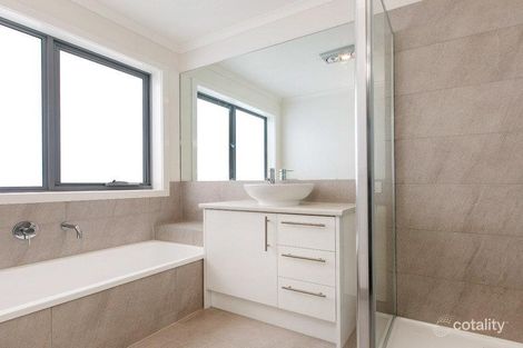 Property photo of 2A/2 Walpole Avenue Rosebud VIC 3939