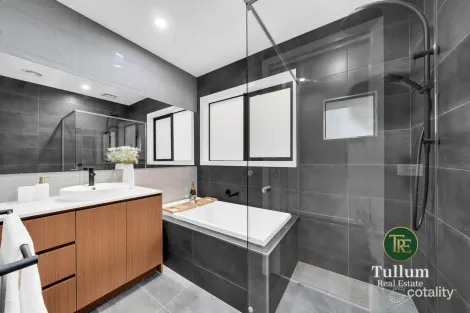 Property photo of 6 Spirit Boulevard Cranbourne East VIC 3977