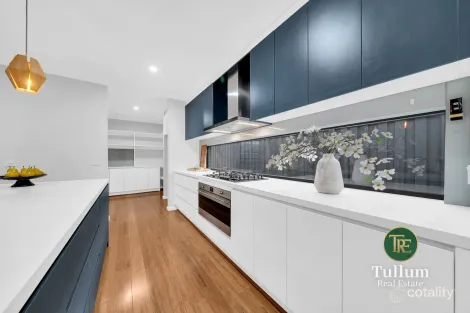 Property photo of 6 Spirit Boulevard Cranbourne East VIC 3977