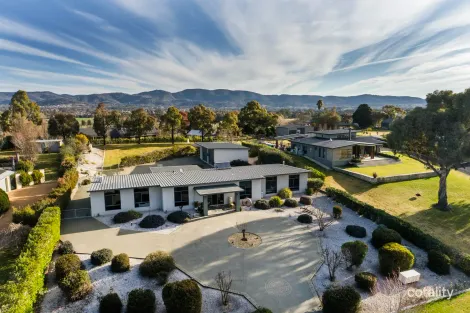 32 Robert Hoddle Gr, Bombira, NSW 2850