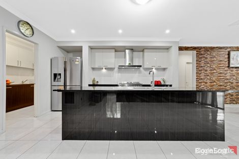 Property photo of 38 Versant Drive Craigieburn VIC 3064