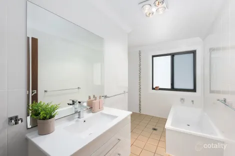 Property photo of 32 Robert Hoddle Grove Bombira NSW 2850