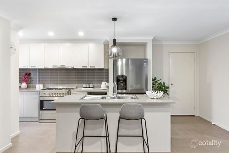 Property photo of 2 Moore Drive Fraser Rise VIC 3336