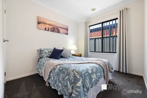 Property photo of 38 Falabela Road Clyde North VIC 3978