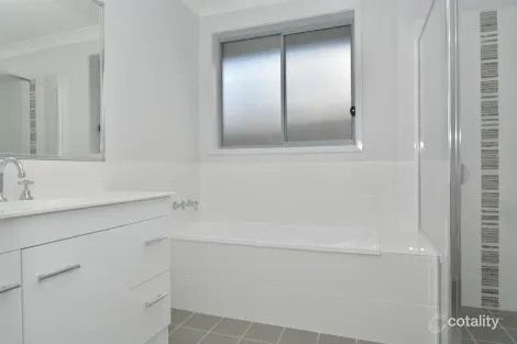 Property photo of 8 Honeymyrtle Street Thornton NSW 2322