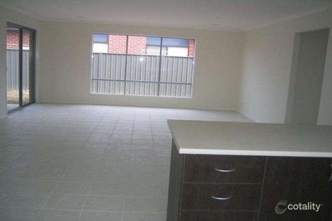 Property photo of 21 Hindmarsh Drive Manor Lakes VIC 3024