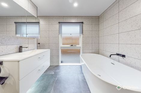 Property photo of 72 Pound Road Hampton Park VIC 3976