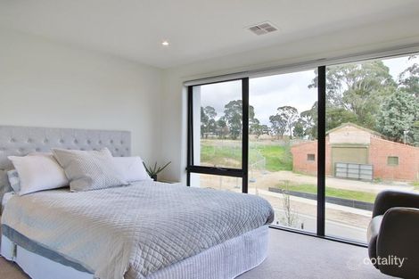 Property photo of 64 Stables Circuit Doncaster VIC 3108