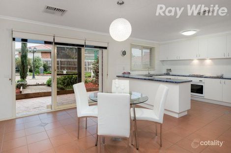 Property photo of 11 Adam Place Mill Park VIC 3082