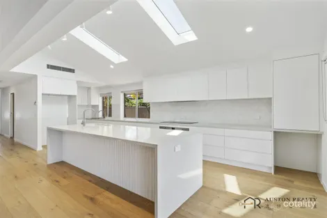 Property photo of 33 Firmin Court Mermaid Waters QLD 4218