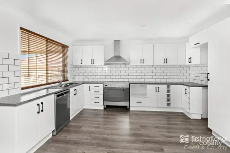Property photo of 8 Harbour Boulevard Bomaderry NSW 2541