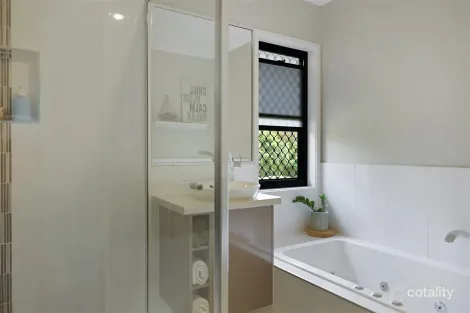 Property photo of 30 Jillaroo Close Benaraby QLD 4680