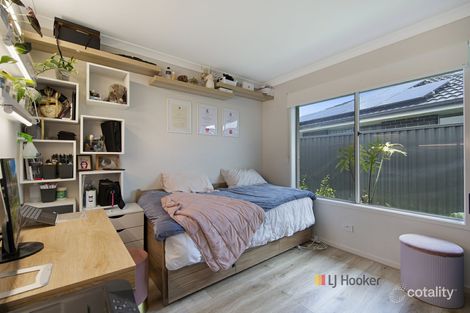 Property photo of 14 Cadogan Crescent Woongarrah NSW 2259