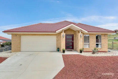 Property photo of 19 Aurina Drive Wallan VIC 3756
