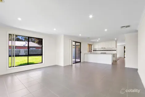 Property photo of 5 Melanie Court Sale VIC 3850