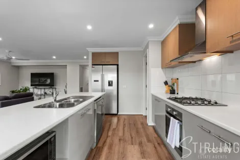 Property photo of 24 Byron Drive Drouin VIC 3818