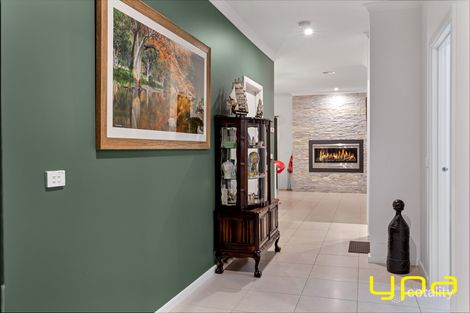 Property photo of 19 Atlas Drive Cranbourne West VIC 3977