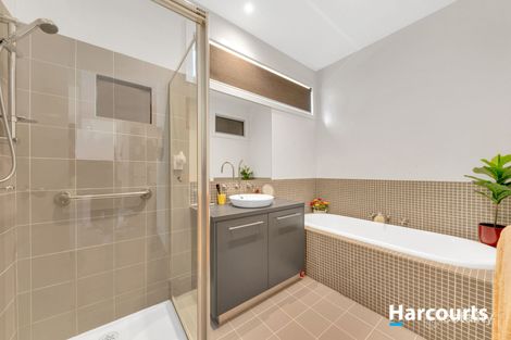 Property photo of 15 Kooyong Way Caroline Springs VIC 3023