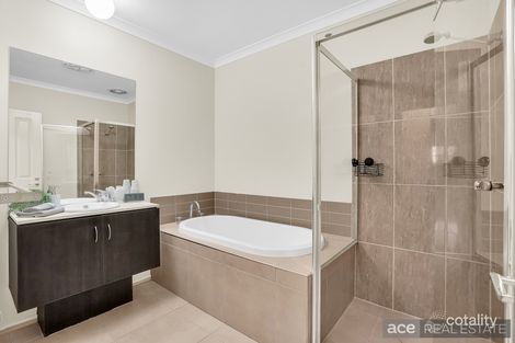 Property photo of 25 Ashbury Grove Hillside VIC 3037