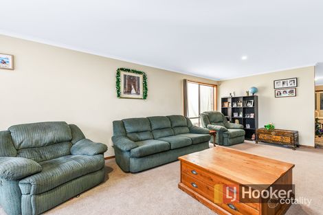 Property photo of 5 Comte Close Cranbourne West VIC 3977