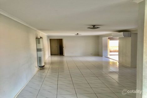 Property photo of 8 Manningtree Parade Craigieburn VIC 3064