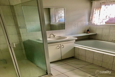 Property photo of 8 Manningtree Parade Craigieburn VIC 3064
