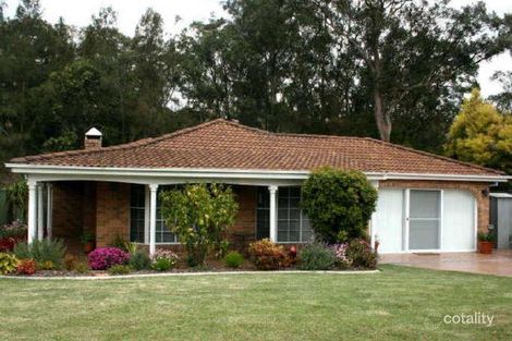 5 Lauren Cl, Green Point, NSW 2251